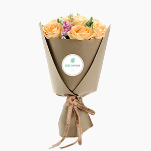 16枝玫瑰搭配桔梗